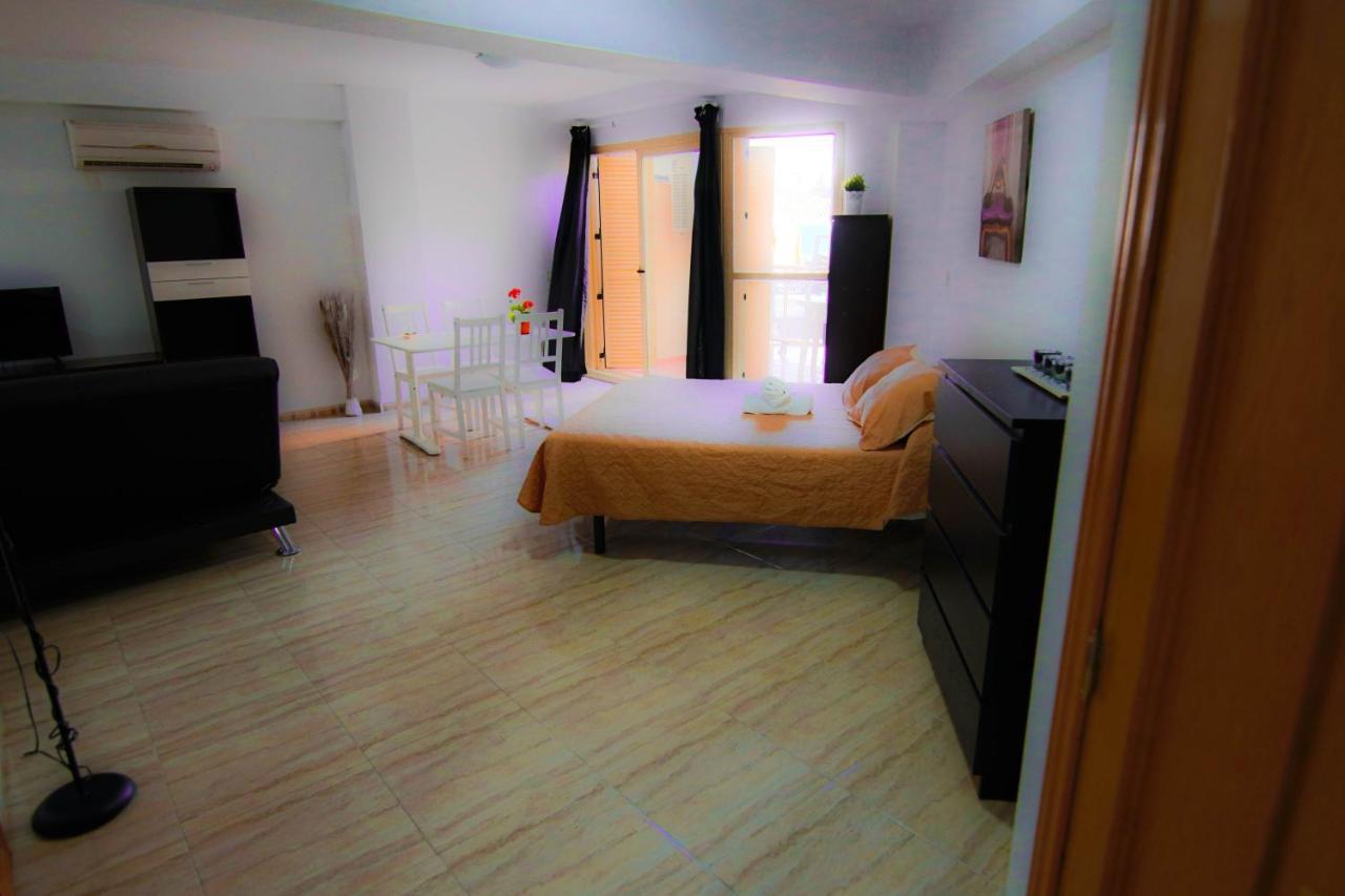 Puerta Del Sol Trm Only Adults Aparts Torremolinos Exterior photo